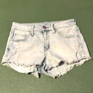 Woman’s SO Size 5 distressed blue jeans shorts
